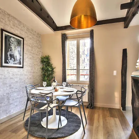1625 - Champs Elysees - Lovely Apartament Paryż